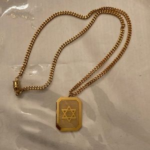 Like New 18” Goldtone STAR OF DAVID NECKLACE with barrel-catch
